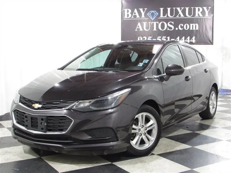 2017 Chevrolet Cruze LT photo 1