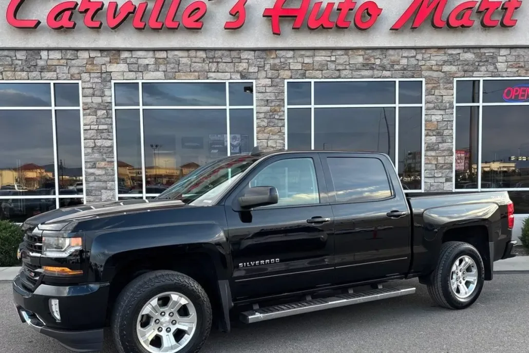 2017 Chevrolet Silverado 1500 LT photo 1