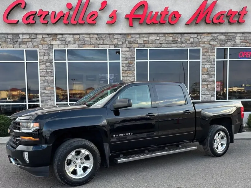 2017 Chevrolet Silverado 1500 LT photo 1