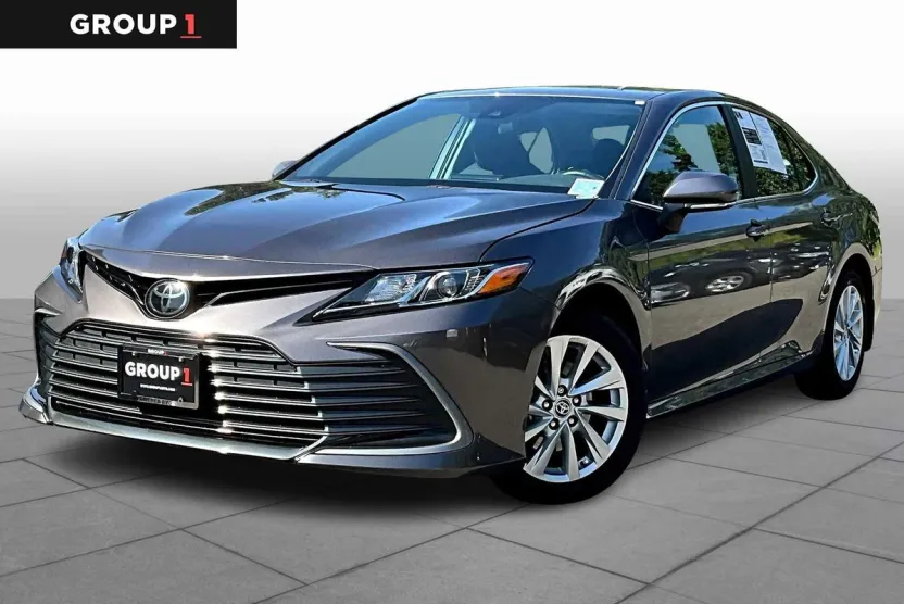 2023 Toyota Camry LE photo 1