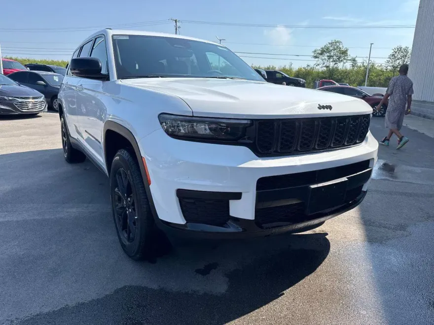 2024 Jeep Grand Cherokee Laredo photo 1