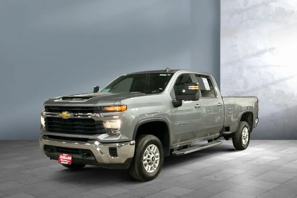 2024 Chevrolet Silverado LT photo 1