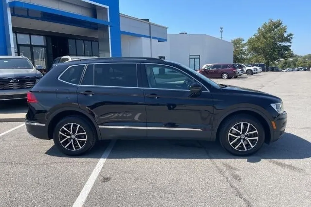 2021 Volkswagen Tiguan SE photo 1