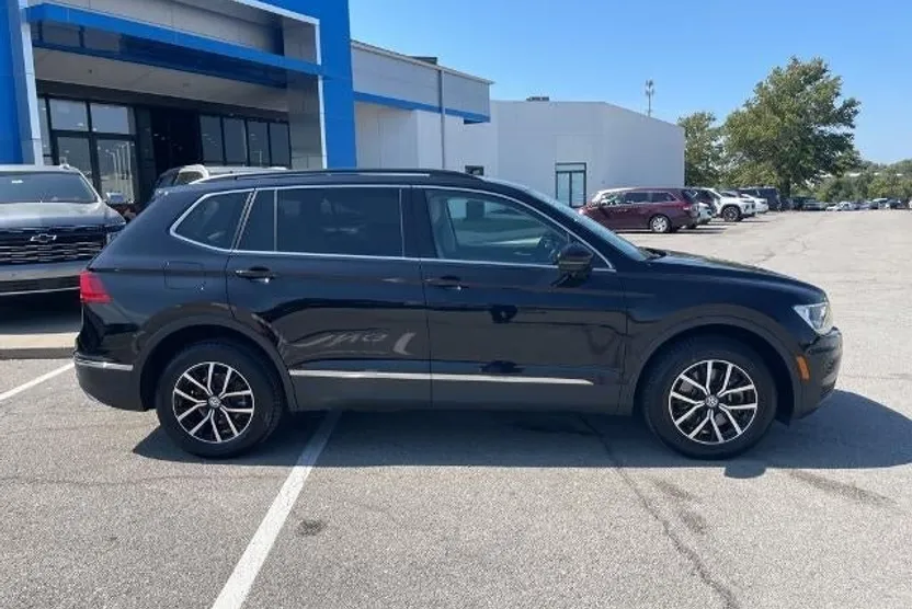 2021 Volkswagen Tiguan SE photo 1