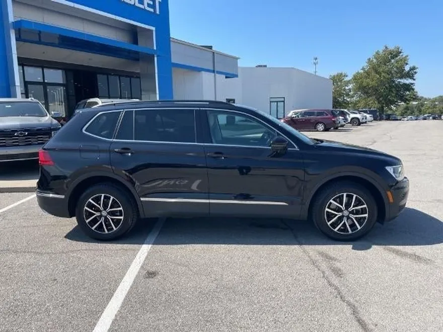 2021 Volkswagen Tiguan SE photo 1