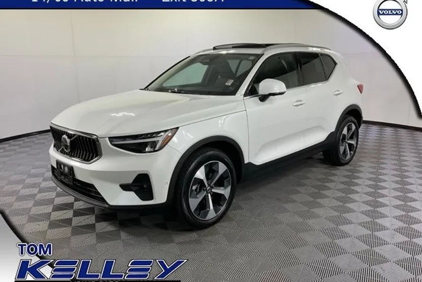 2024 Volvo XC40 Plus photo 1