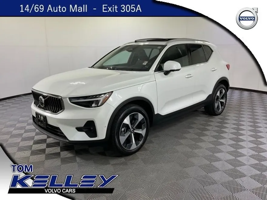 2024 Volvo XC40 Plus photo 1