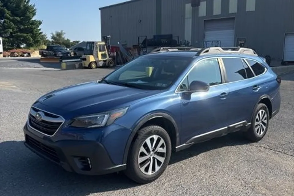 2020 Subaru Outback Premium photo 1