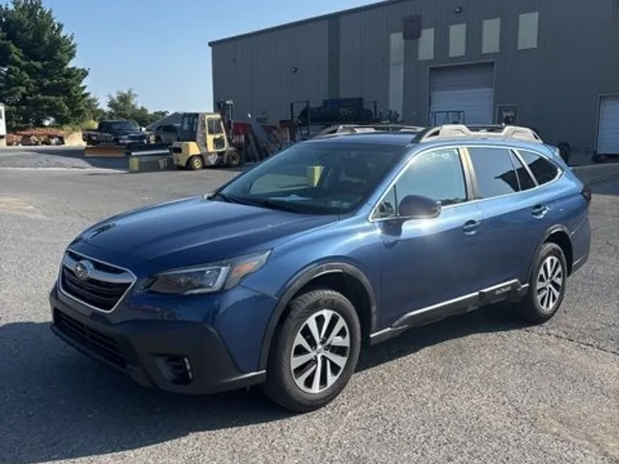 2020 Subaru Outback Premium photo 1