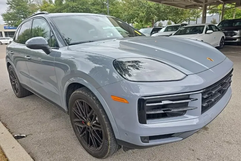 2024 Porsche Cayenne S photo 1