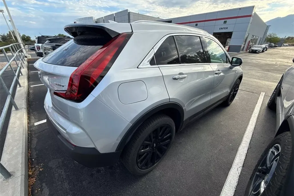 2022 Cadillac XT4 Luxury photo 1