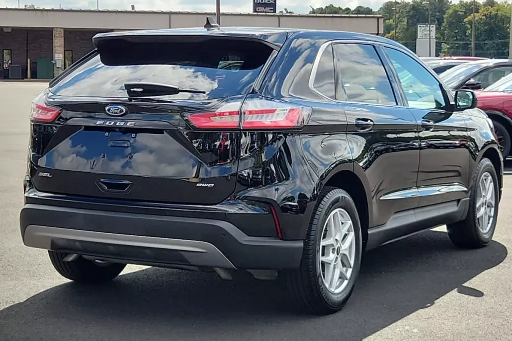 2023 Ford Edge SEL photo 1