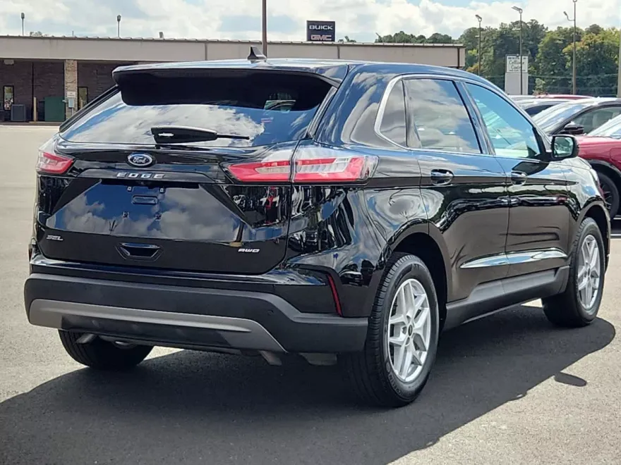 2023 Ford Edge SEL photo 1