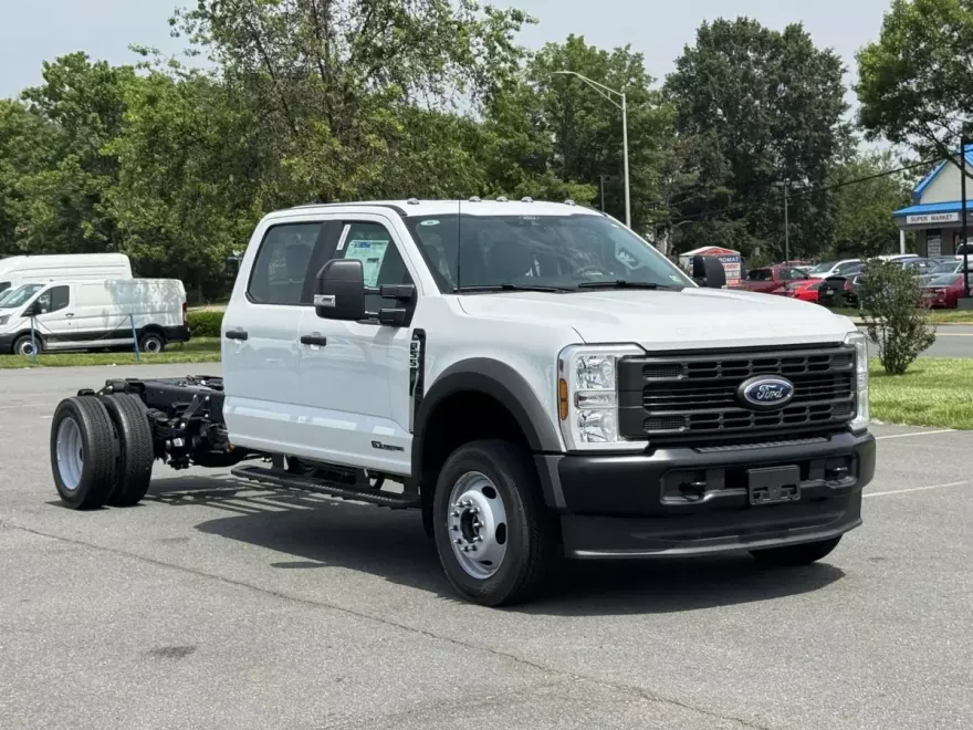 2025 Ford F-550 XL photo 1