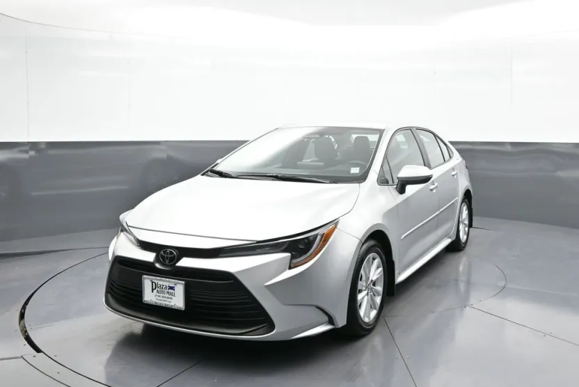 2024 Toyota Corolla LE photo 1