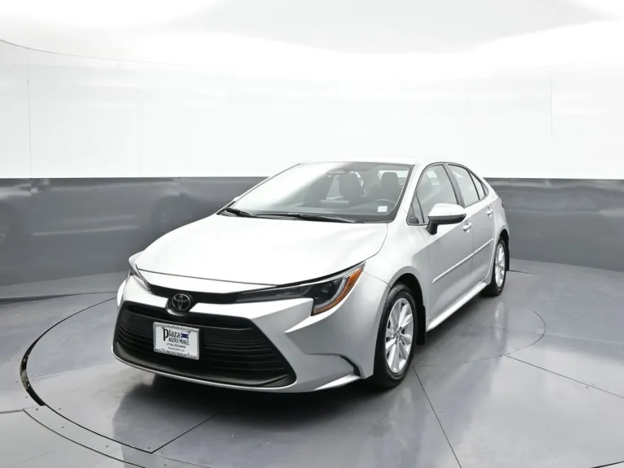 2024 Toyota Corolla LE photo 1