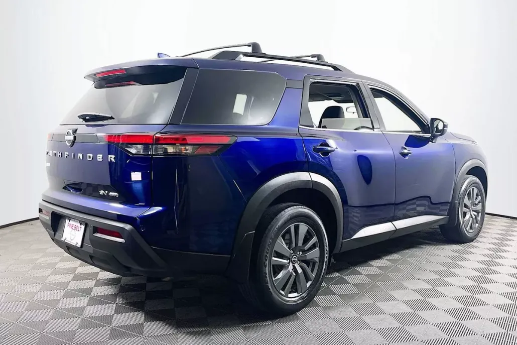 2022 Nissan Pathfinder SV photo 1