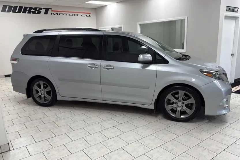 2015 Toyota Sienna SE Premium photo 1