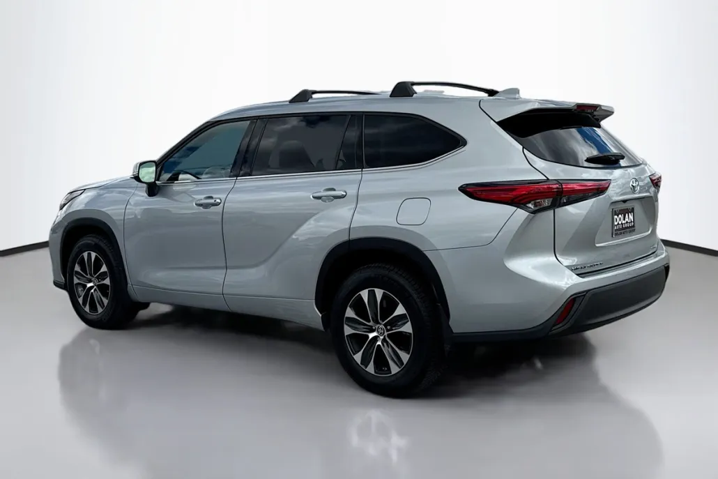 2021 Toyota Highlander XLE photo 1