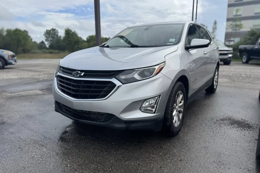 2020 Chevrolet Equinox LT photo 1