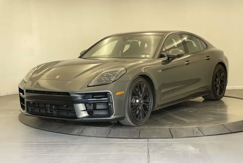 2025 Porsche Panamera GTS photo 1