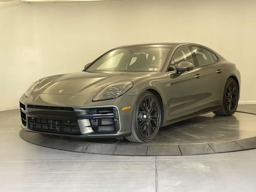 2025 Porsche Panamera GTS photo 1