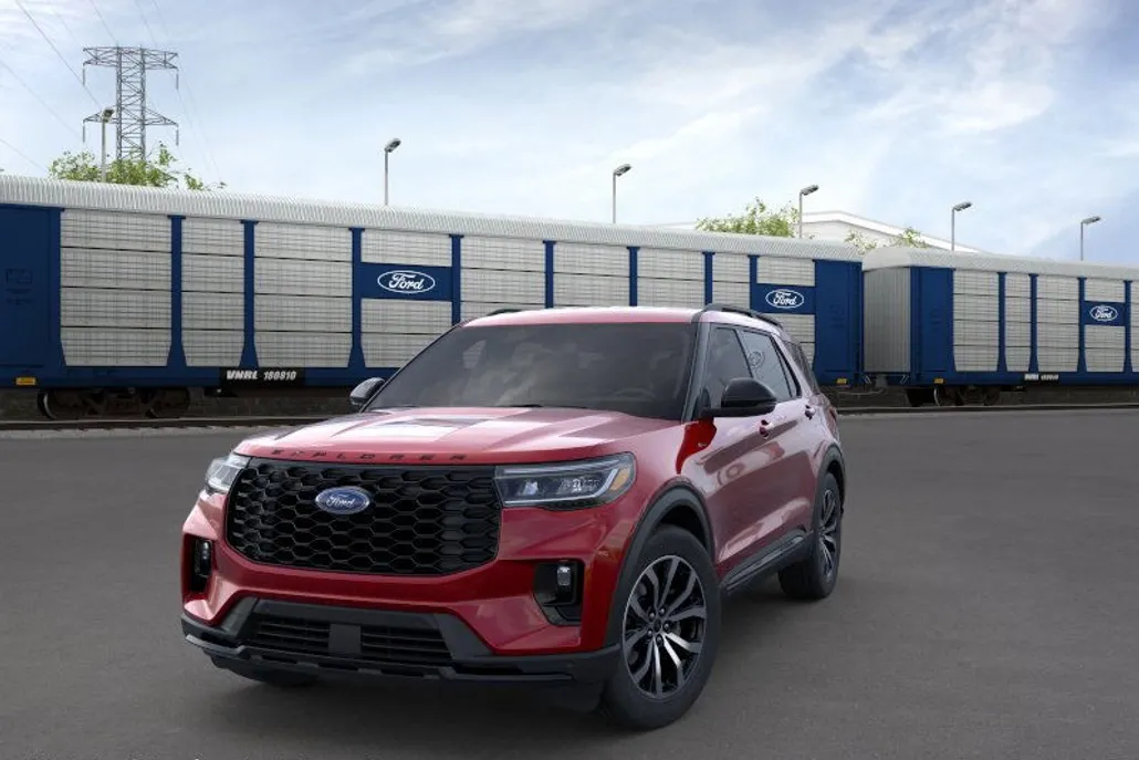 2025 Ford Explorer ST-Line photo 1