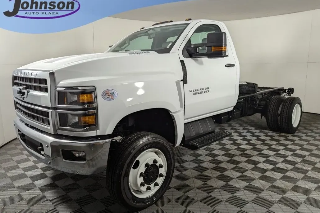 2024 Chevrolet Silverado 6500HD Work Truck photo 1