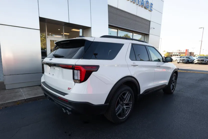 2025 Ford Explorer ST photo 1