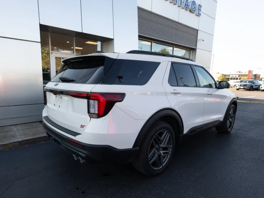 2025 Ford Explorer ST photo 1