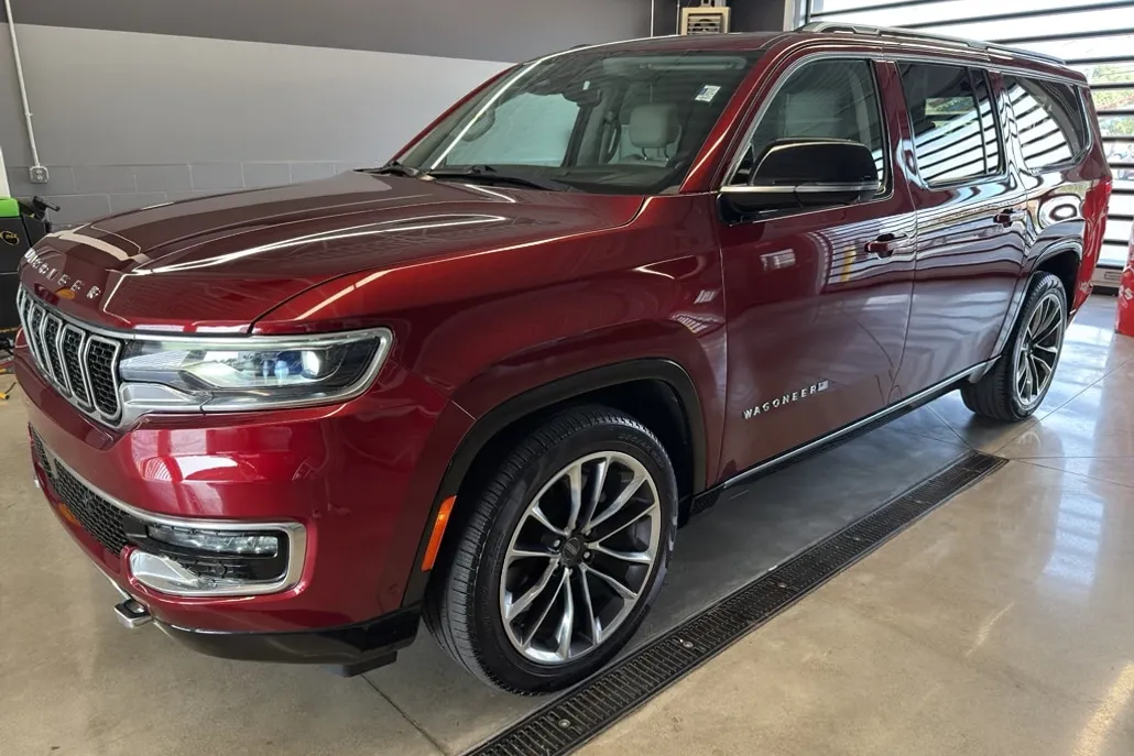 2024 Jeep Wagoneer L Series III photo 1