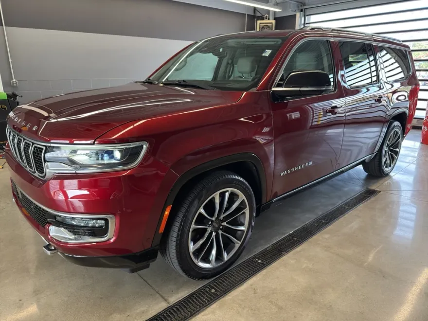 2024 Jeep Wagoneer L Series III photo 1