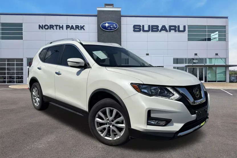 2018 Nissan Rogue SV photo 1