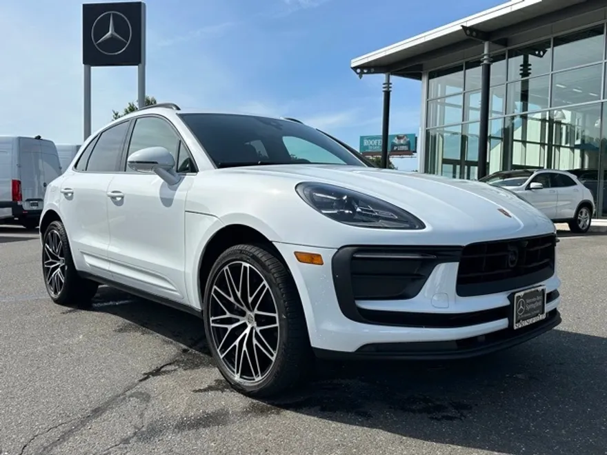 2024 Porsche Macan T photo 1