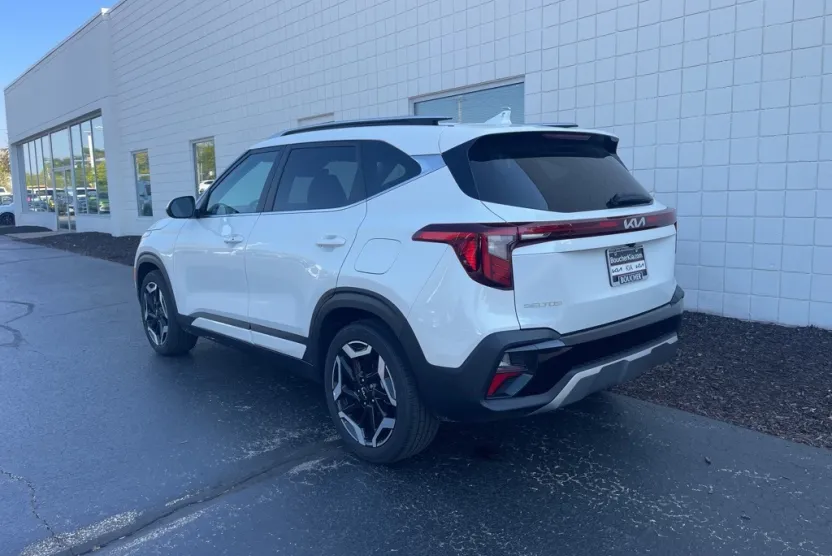 2024 Kia Seltos SX photo 1