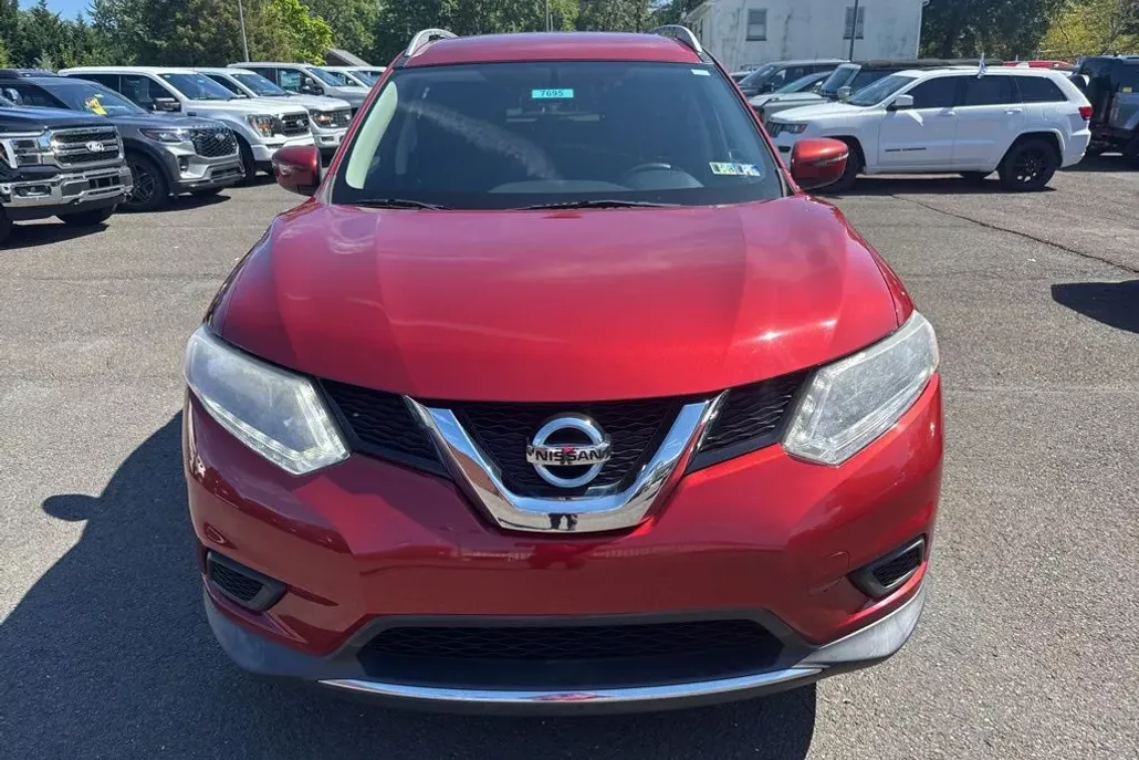 2016 Nissan Rogue SV photo 1