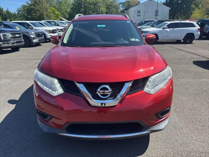2016 Nissan Rogue SV photo 1