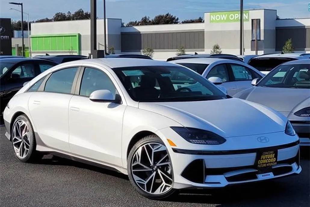 2025 Hyundai Ioniq 6 SEL photo 1