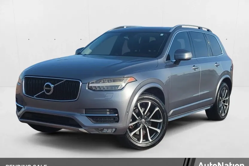 2016 Volvo XC90 AWD T6 Momentum photo 1