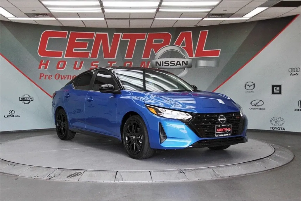 2025 Nissan Sentra SR photo 1