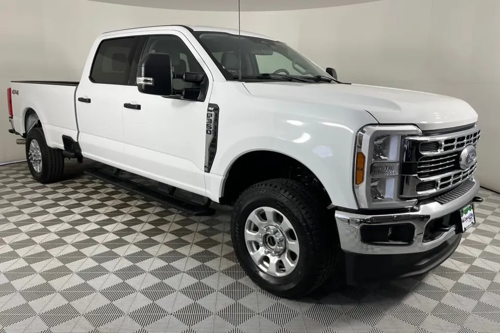 2024 Ford F-350 XLT photo 1