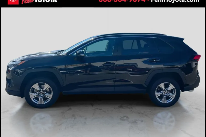 2023 Toyota RAV4 XLE photo 1