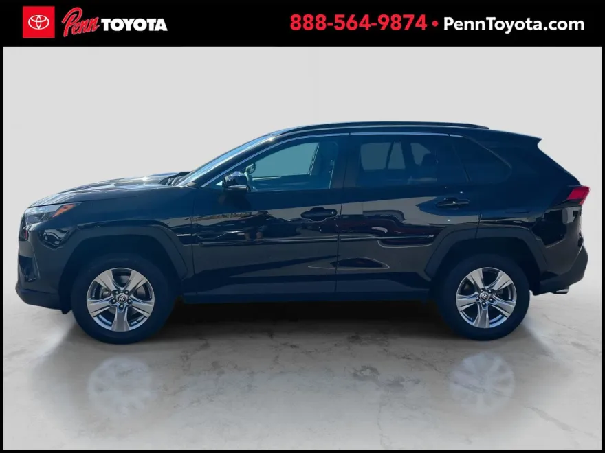 2023 Toyota RAV4 XLE photo 1