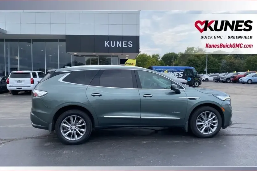 2022 Buick Enclave Avenir photo 1