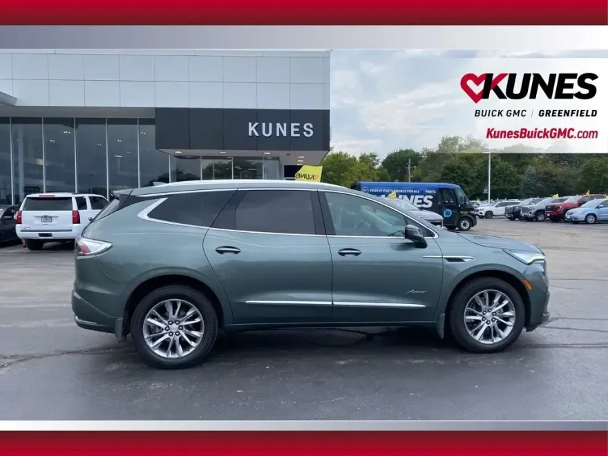 2022 Buick Enclave Avenir photo 1