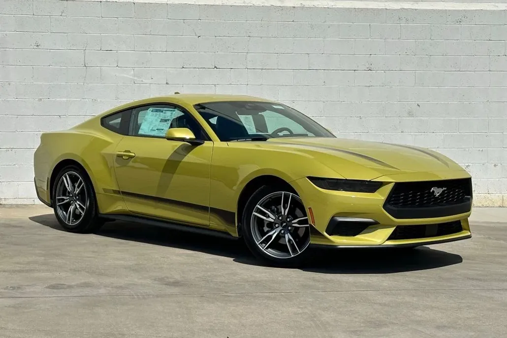 2025 Ford Mustang EcoBoost photo 1