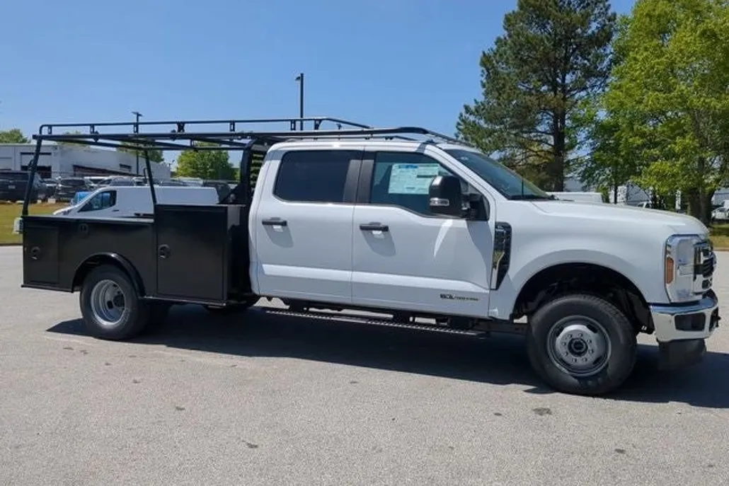 2025 Ford F-350 photo 1