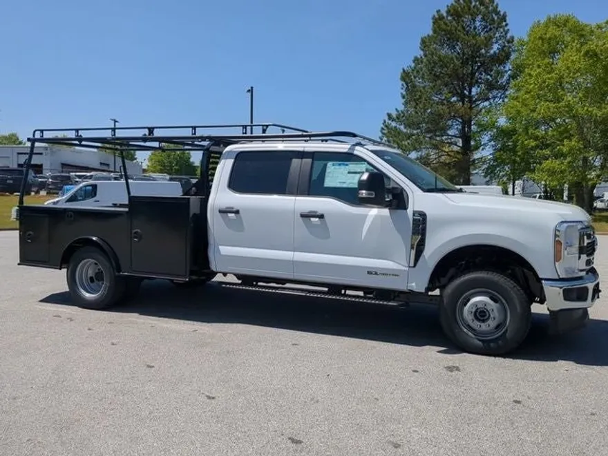 2025 Ford F-350 photo 1