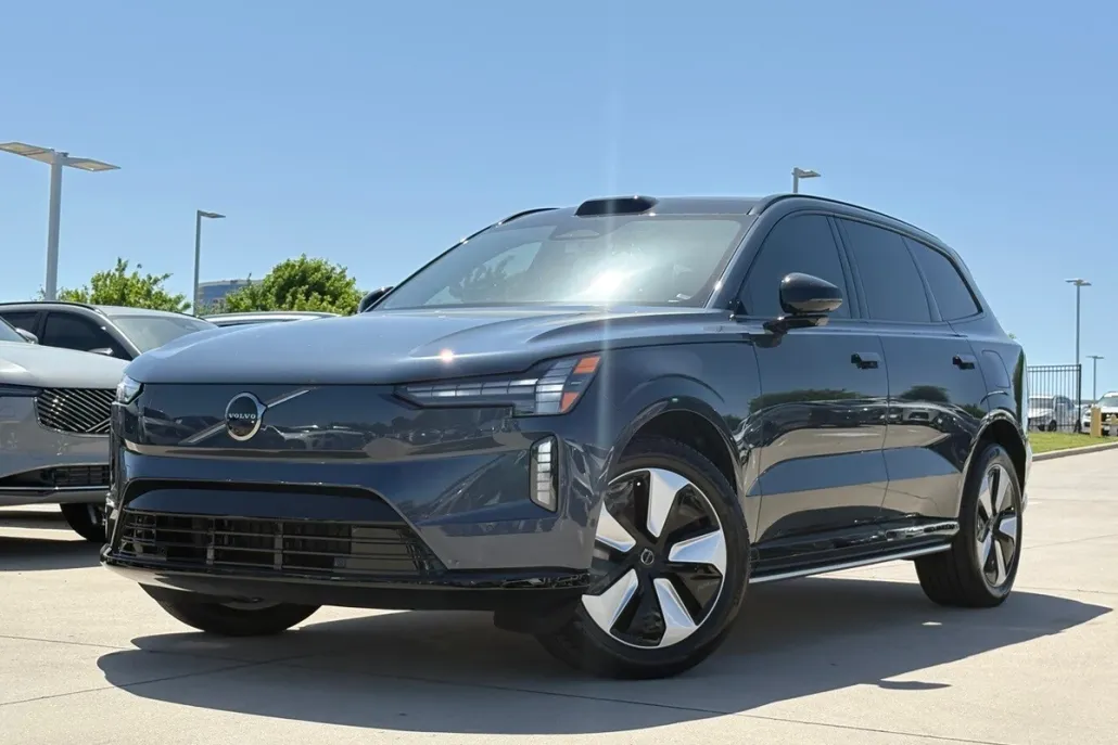 2025 Volvo EX90 Twin Motor Plus photo 1