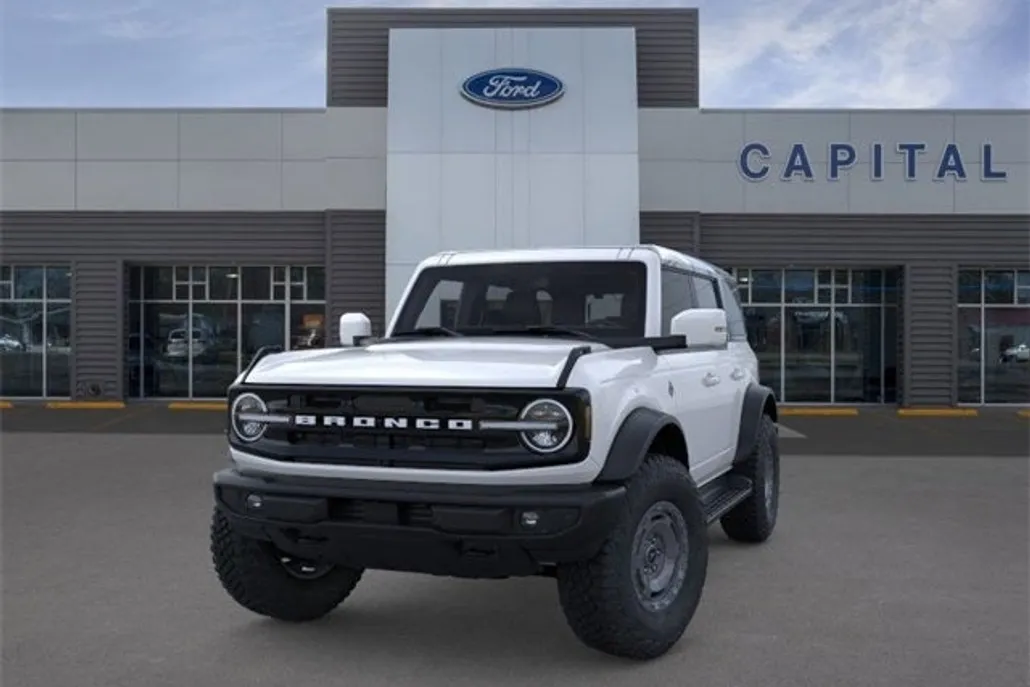 2025 Ford Bronco Outer Banks photo 1